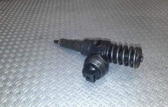 Volkswagen Caddy Fuel injector 038130073as 0414720224