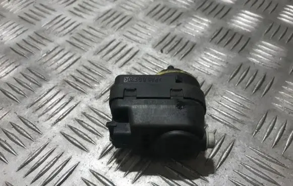 Headlight level adjustment motor