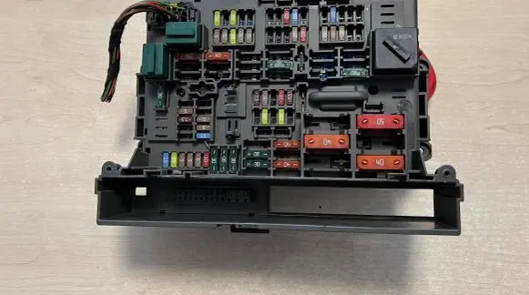 BMW 1 E81 E87 Fuse box set 9119446 443387231