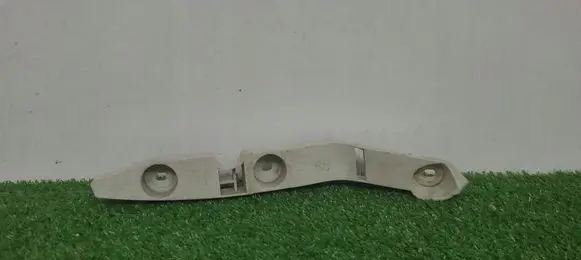 Ford Focus Front bumper mounting bracket