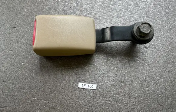 Nissan Patrol Y61 Seat belt trim 86842VC211 030220114