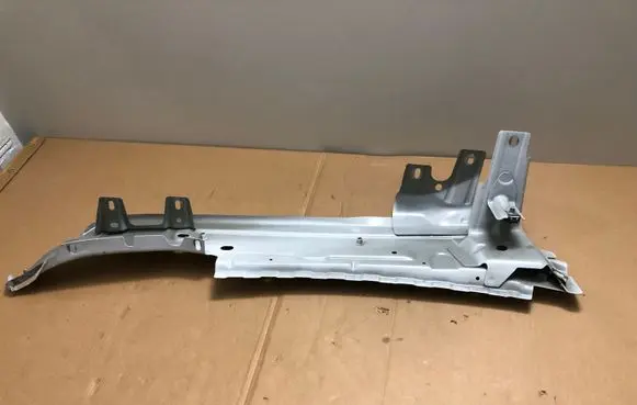 Audi Q7 4L Fender mounting bracket 4L0805158A 4L0807176A
