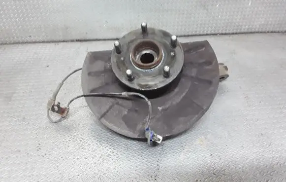 Suzuki Grand Vitara II Front wheel hub spindle knuckle
