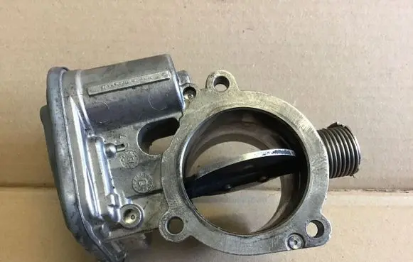 BMW 1 E81 E87 Throttle valve 7804373