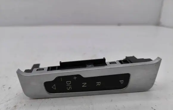 Audi Q2 - Gear shift selector indicator 81C713463 3VMA26731AC