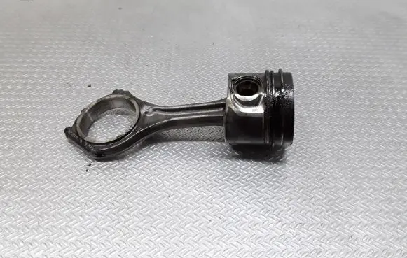 Audi Q7 4L Piston with connecting rod