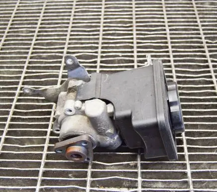 BMW X3 E83 Power steering pump 3450765 7692974