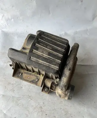 Suzuki Grand Vitara I Air filter box 68DA03