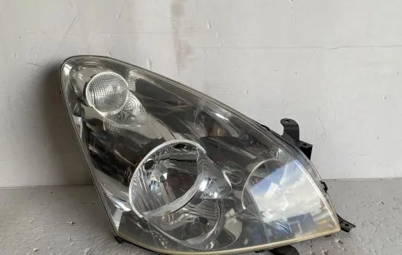Toyota Corolla Verso E121 Headlight/headlamp