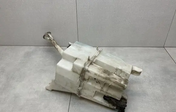 Nissan X-Trail T32 Windshield washer fluid reservoir/tank 