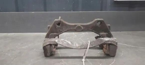Fiat 500X Front Brake Caliper Pad/Carrier jarzmo