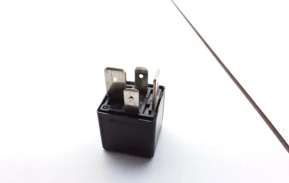 Volvo S80 Hazard warning light relay 9441158