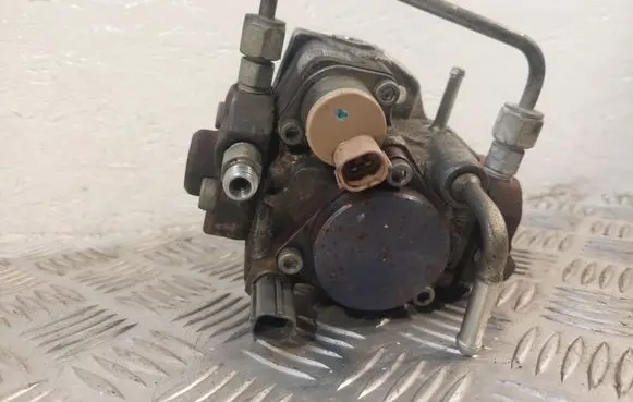 Toyota Avensis T250 Fuel injection high pressure pump 221000R020 HU2940000304