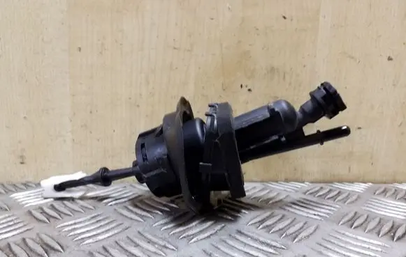 Ford Focus Clutch master cylinder 3M517A543BF