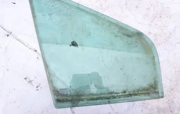 Renault Scenic I Front door vent window glass four-door 