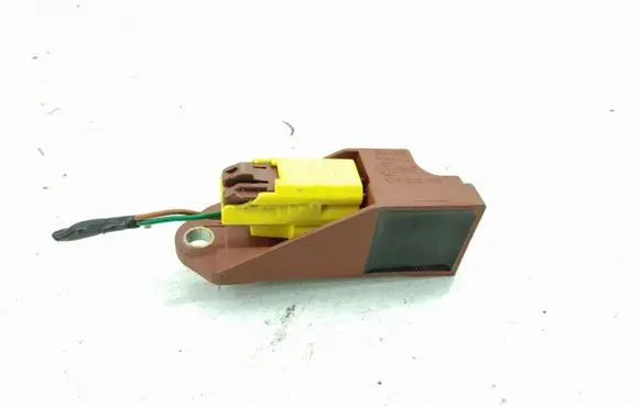 Volkswagen Golf IV Airbag deployment crash/impact sensor