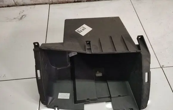 Glove box