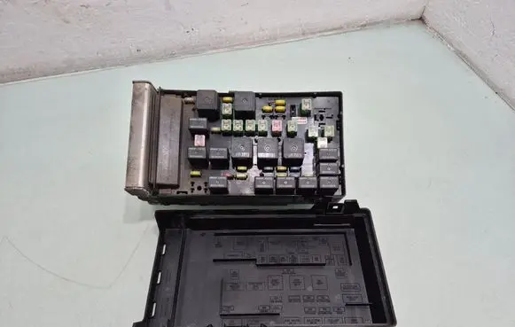 Chrysler Voyager Fuse box set 05144509AF