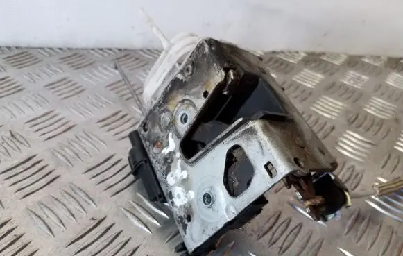 Audi A4 S4 B5 8D Front door lock 8D1837015F
