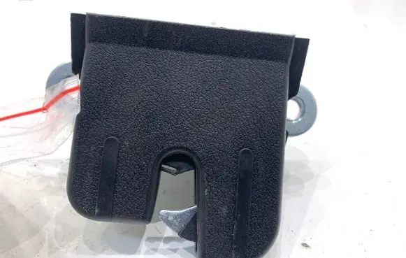 Volkswagen Golf VI Tailgate exterior lock
