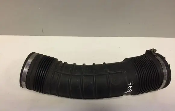 Volvo V70 Air intake hose/pipe 6898050