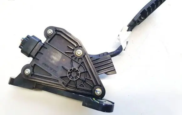 Accelerator throttle pedal