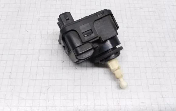 Volkswagen Golf III Headlight level adjustment motor 1H0941295C 00728200