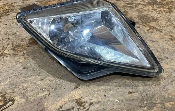 Ford Focus Front fog light JX7B-13B221-D S2504S020