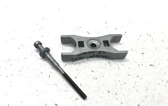Skoda Kodiaq Fuel Injector clamp holder 04L216