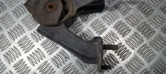 Toyota Corolla E120 E130 Engine mount bracket 123710D090 12371-0D090