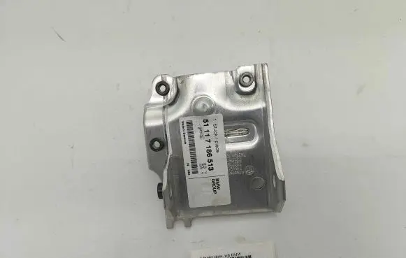 BMW 5 F10 F11 Radiator mount bracket 51117186513 7186513