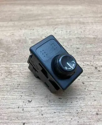 Nissan Primera Wing mirror switch XLQ