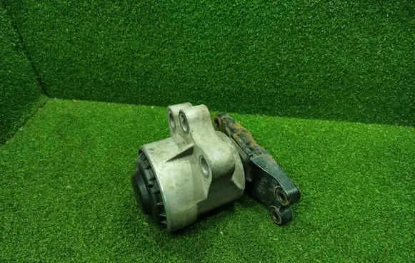 Engine mount bracket