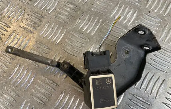 Mercedes-Benz S W221 Air suspension front height level sensor A0105427717
