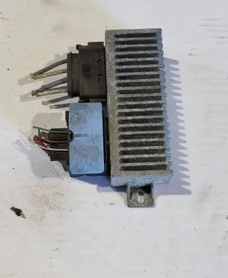 Renault Trafic III (X82) Glow plug pre-heat relay 271206395R