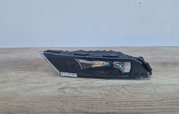 Skoda Superb B8 (3V) Front fog light 3V0941699