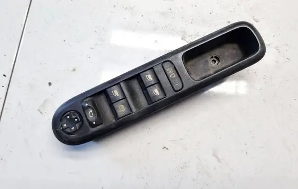 Windscreen/window heater switch
