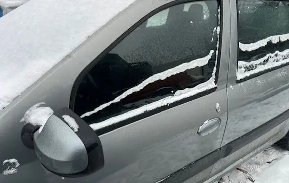 Dacia Logan I Front door window glass four-door 