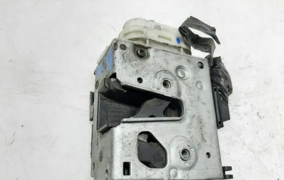 Audi A4 S4 B5 8D Front door lock 8D1837016E