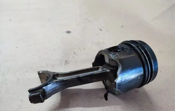 Suzuki Grand Vitara II Piston 