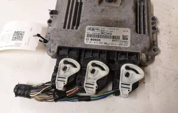 Ford Focus Engine control unit/module 9M5112A650BG 0281015608