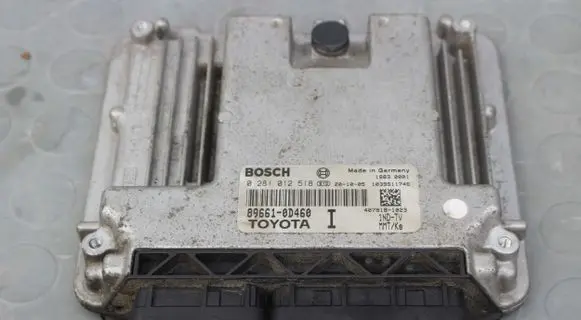 Toyota Yaris Engine control unit/module 896610D460