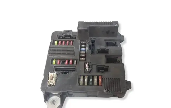 Renault Scenic II - Grand scenic II Fuse module 8200306032C