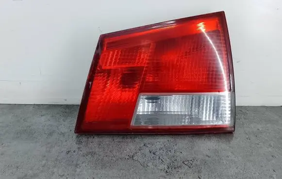 Tailgate rear/tail lights