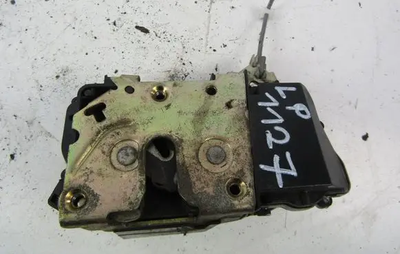Citroen Xsara Picasso Front door lock 