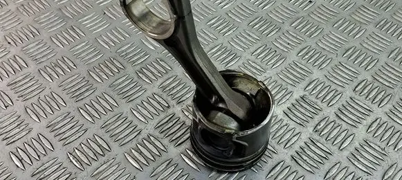 Land Rover Evoque I Piston with connecting rod 083155