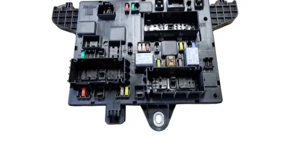 Opel Zafira C Fuse module 13368652 1110139AC 365927271