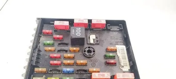 Volkswagen PASSAT B6 Fuse box set 3C0937125