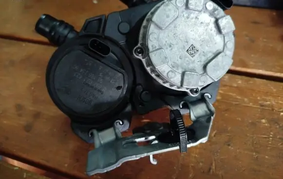 Peugeot 3008 I Electric auxiliary coolant/water pump 9818812580