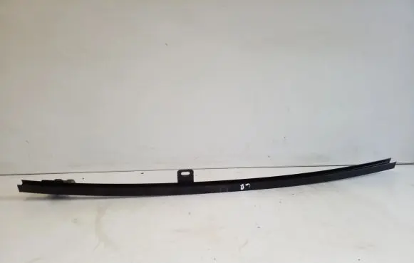 Volkswagen Golf Plus Rear door windshield rail 5M0839408
